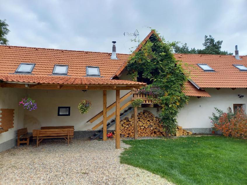 Apartmán na farmě u koní Milesov Exterior foto